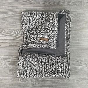 Koolaburra by UGG Grey Pillowcase Sham Faux Shearling Fleece Standard 20 x 28"